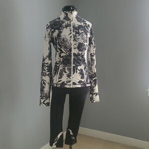 Lululemon Athletica Forme Floral Black And White Jacket And Matching Legh
